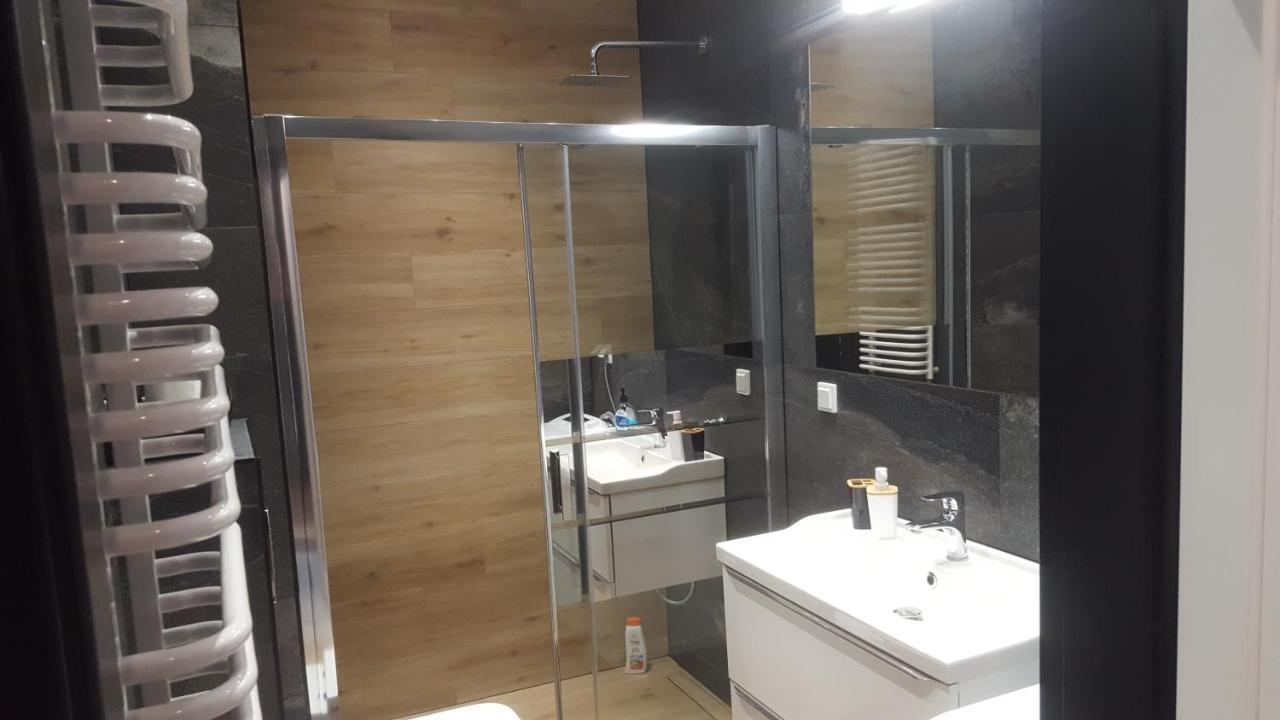 Apartament Skarbowa 2 & Parking 레스노 외부 사진