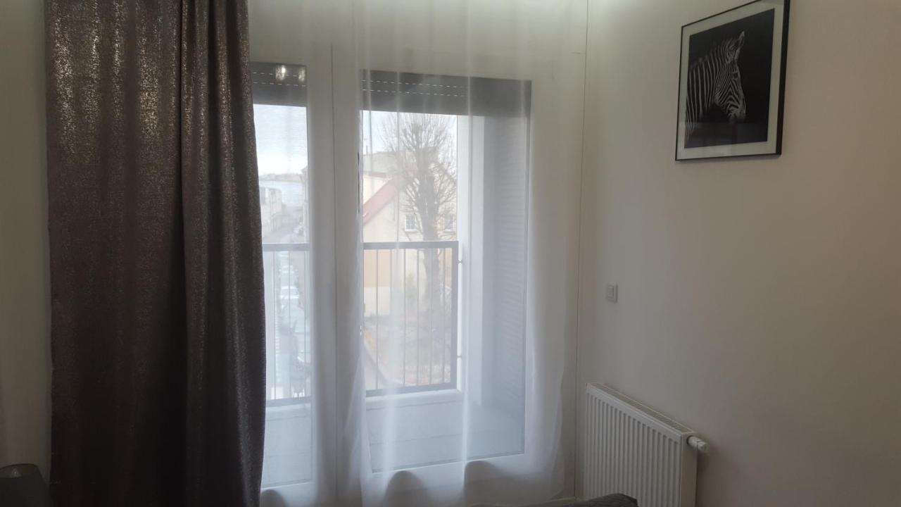 Apartament Skarbowa 2 & Parking 레스노 외부 사진